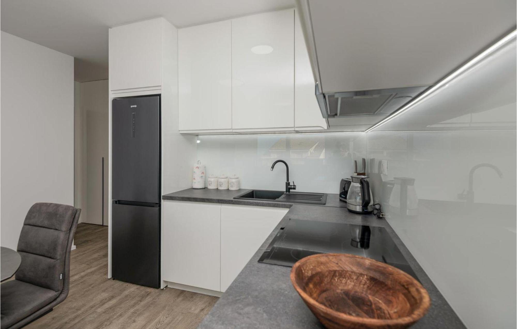 Stunning Apartment In Tucepi With Kitchen Eksteriør billede
